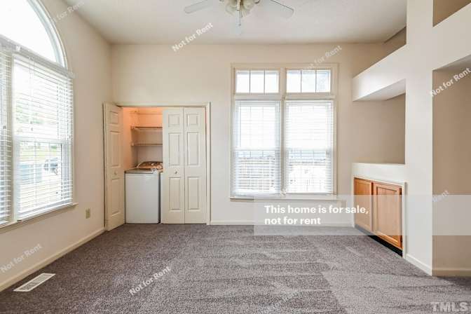 Alcove Rooms's room
