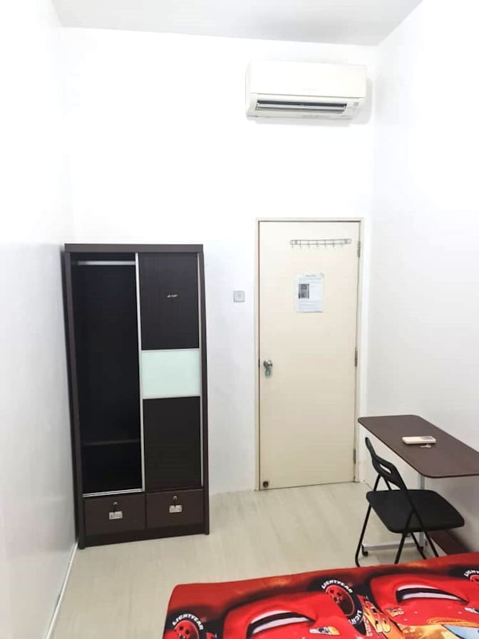 Roomy's room
