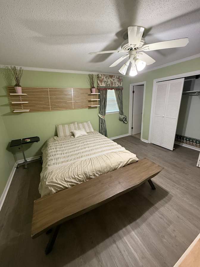 Tee's room
