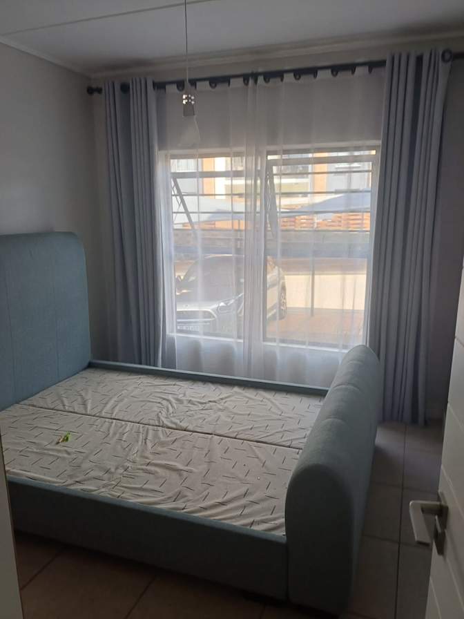 Zamathiyane's room