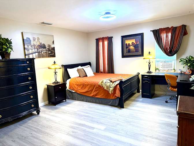 Shawn Harris's room