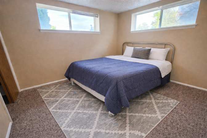 Leslie's room