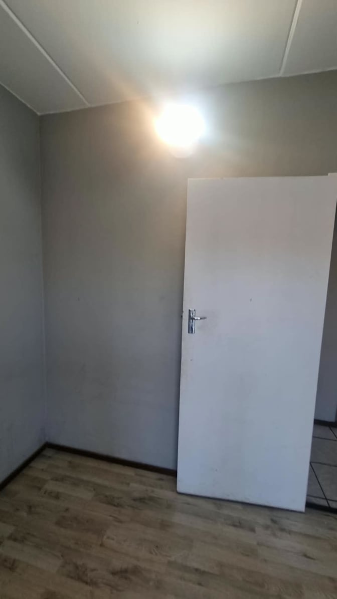 Ellis Banhwa's room