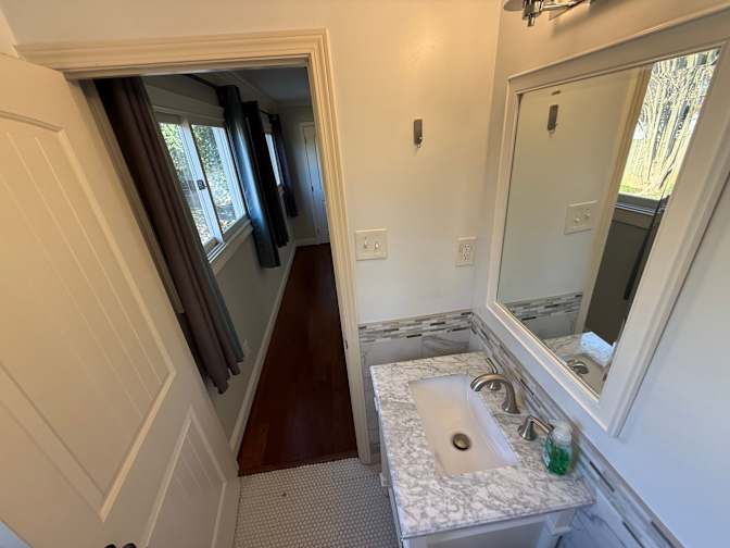 Alcove Rooms's room