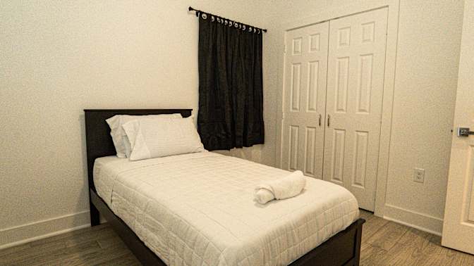 Koaleh Homes's room