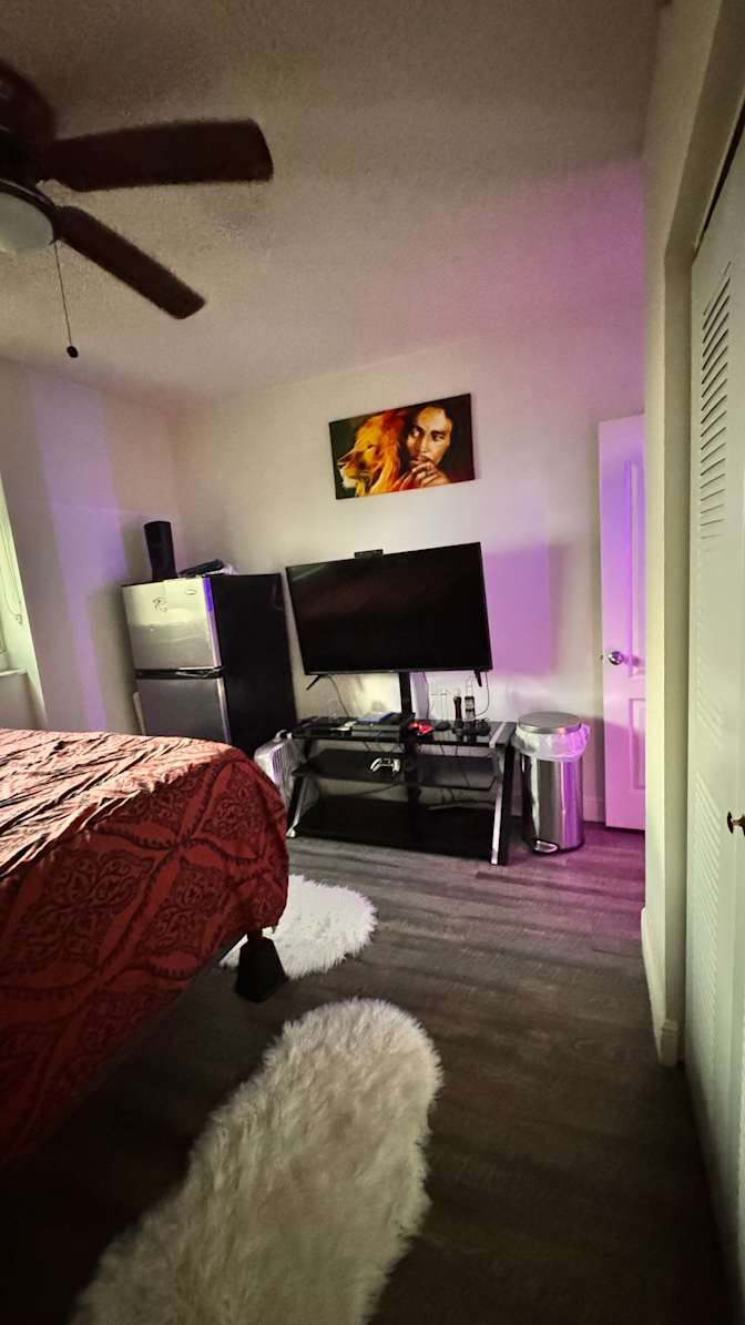 Izzyjamill's room