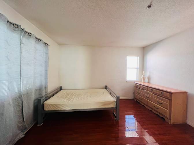 Eric Hoang's room