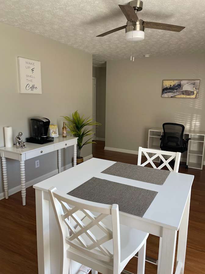 Alcove Rooms's room