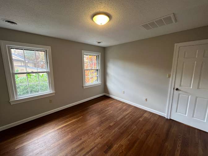 Alcove Rooms's room