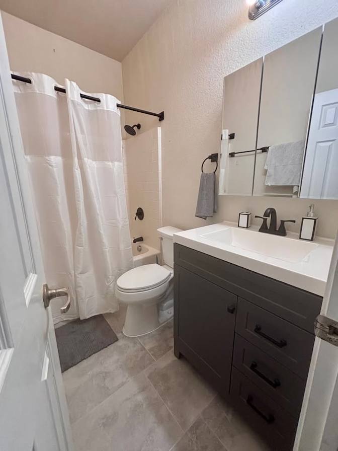 Senda Homes's room