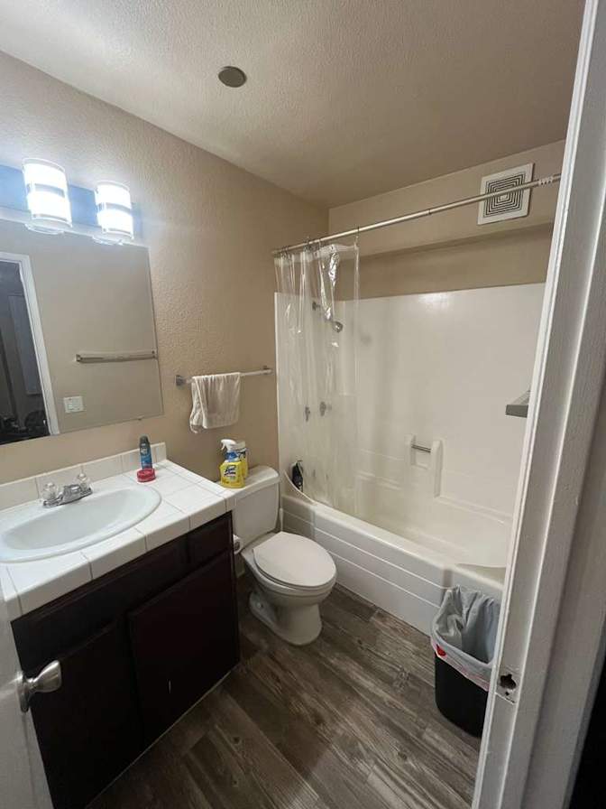 Oscar Iglesias's room