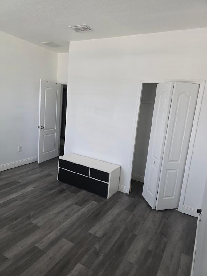 Mauricio's room