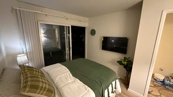 Hal Kerimov's room