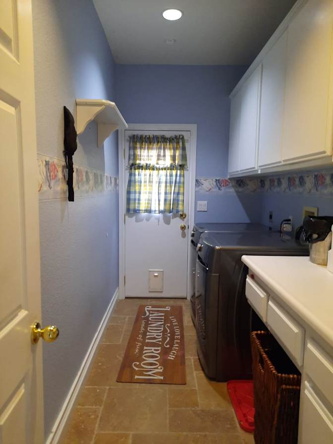 Deelawn's room