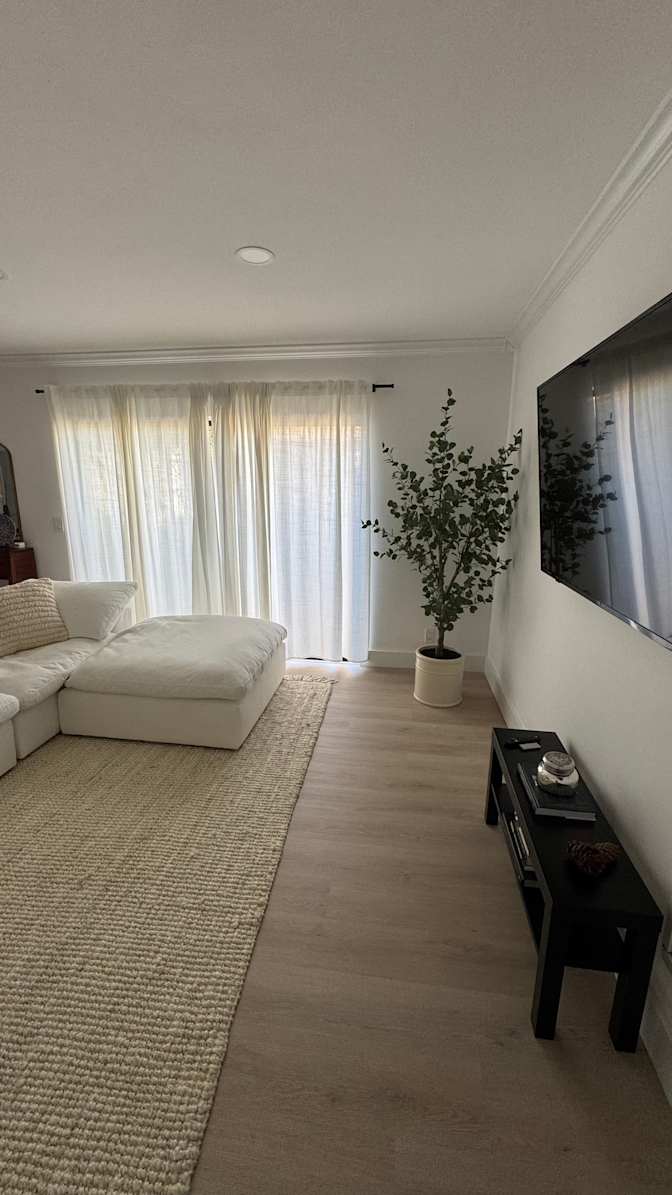 Yona Noel's room