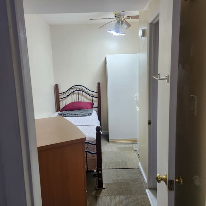 Carlos's room