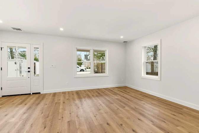 beautifully renovated one-bedroom  Apartment's room