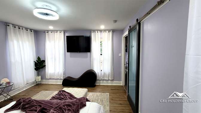 GBU Holdings Group's room