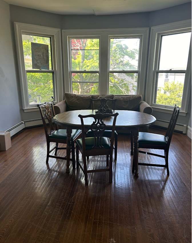 CAROLINE's room