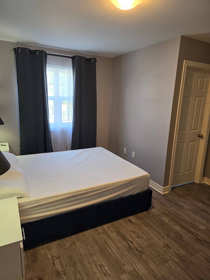 Dee's room