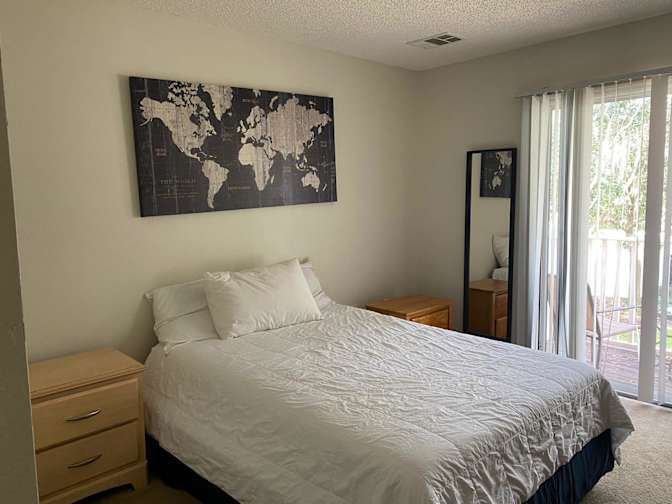 Laura Mateus's room