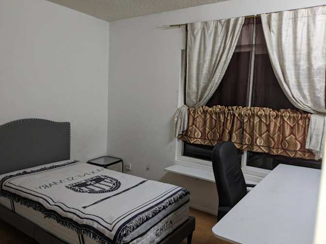 Lynn's room