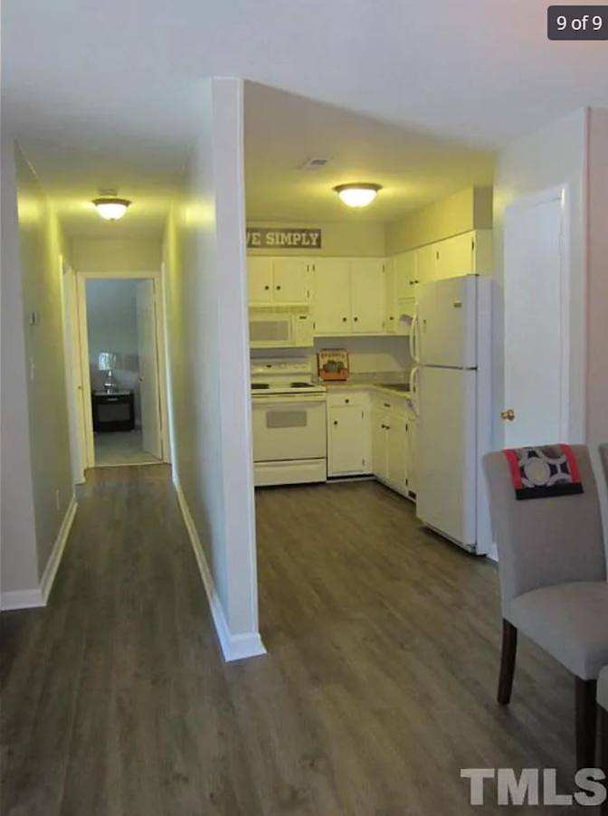 Alcove Rooms's room