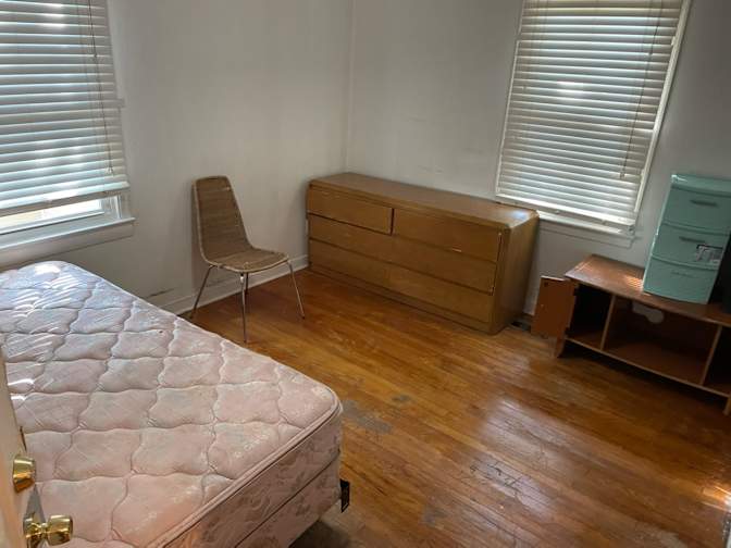 Dynelle's room