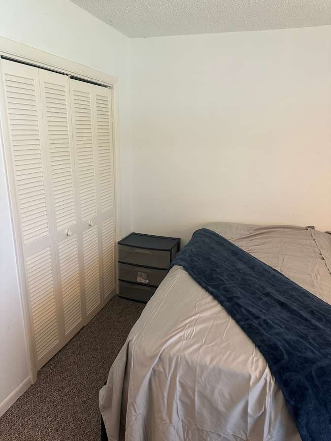 Raul MaxBrown's room