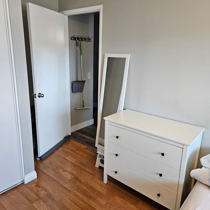 SEUNGWOO's room