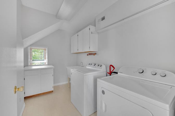 lifedoorrentals's room