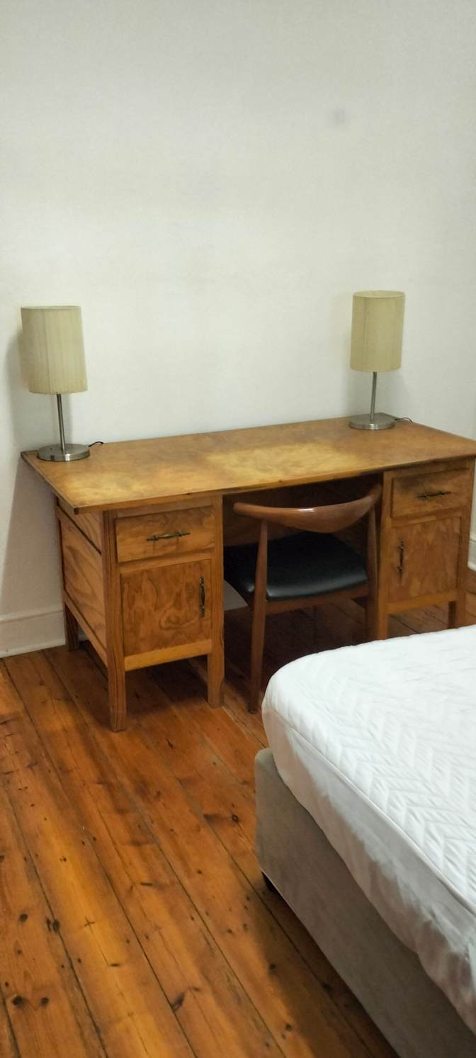 Leslie's room