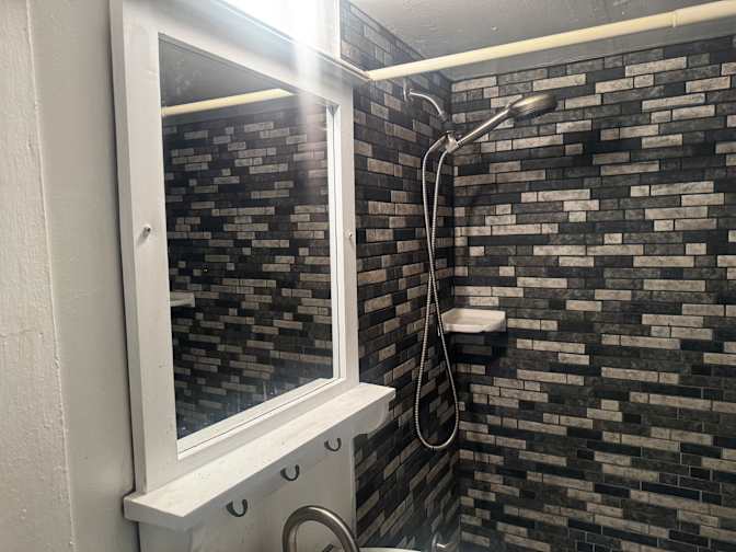 Ustreamin Homes INc's room