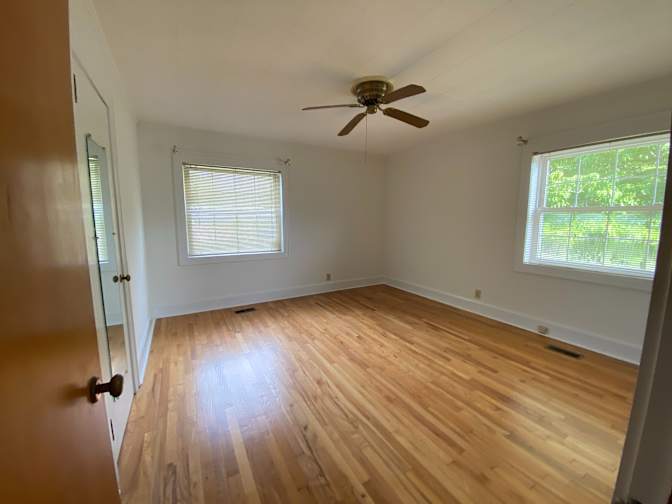 Alcove Rooms's room