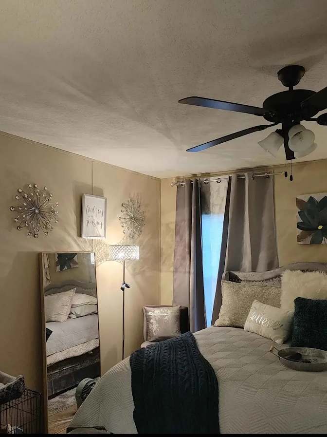 Alcove Rooms's room