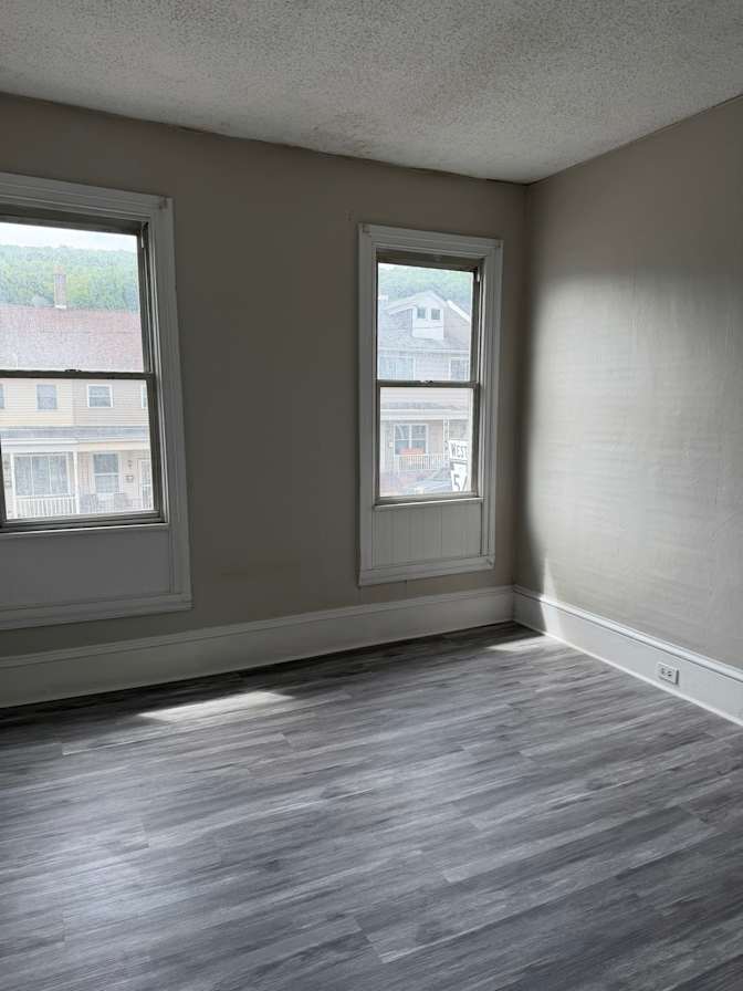 elvin morales's room