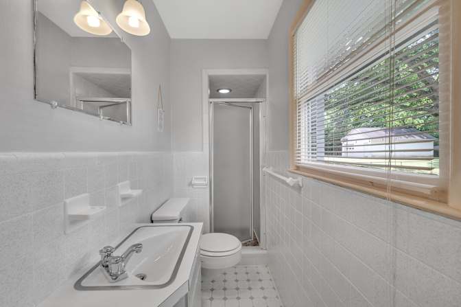 lifedoorrentals's room
