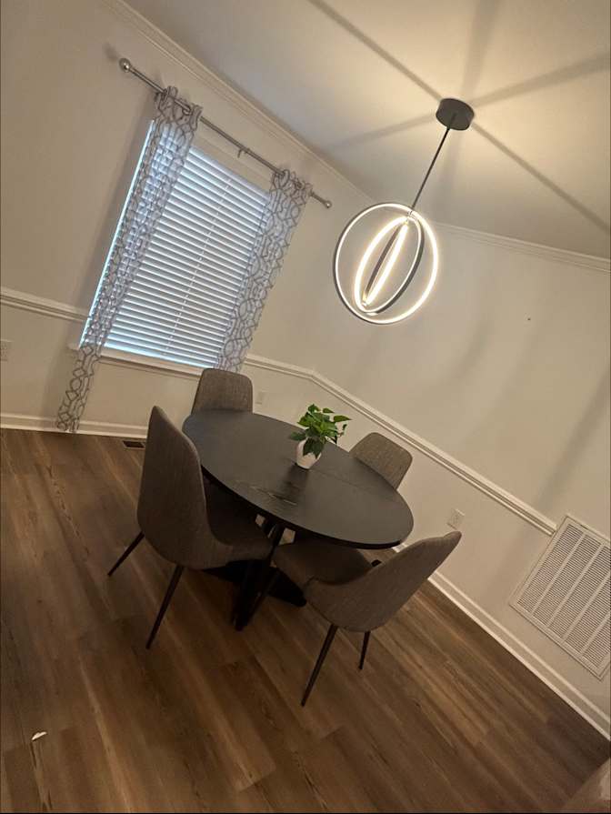 Alcove Rooms's room
