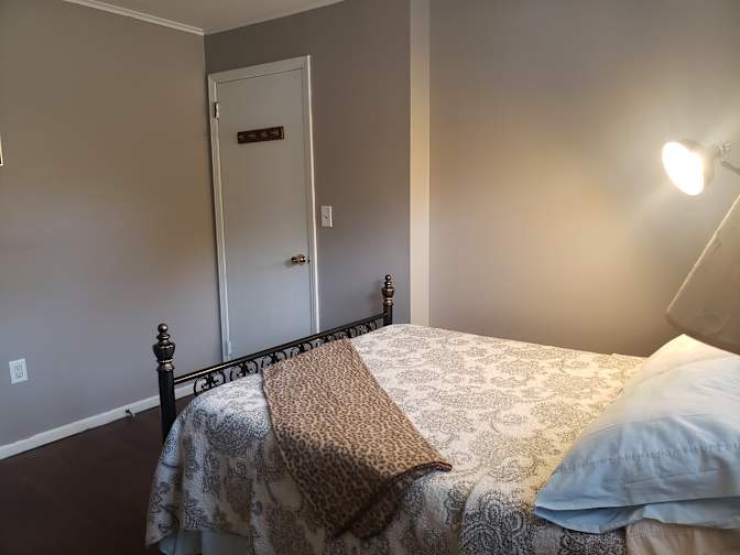 ALLY'S PLACE's room