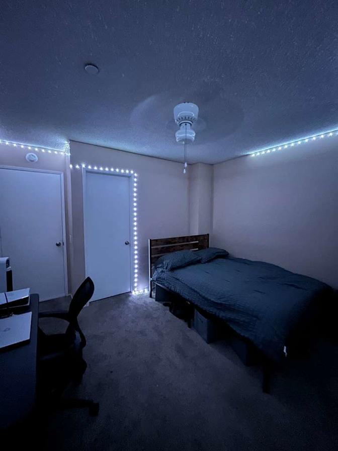 Oscar Iglesias's room