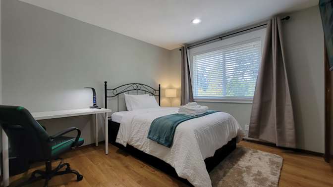 Bnb Aurora's room