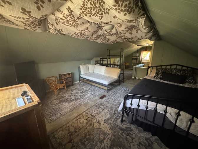 Nicky Grubbs's room