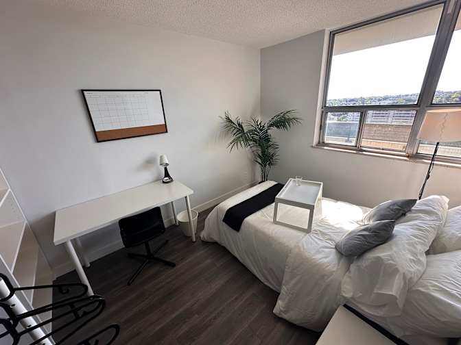 Housingfouryou's room