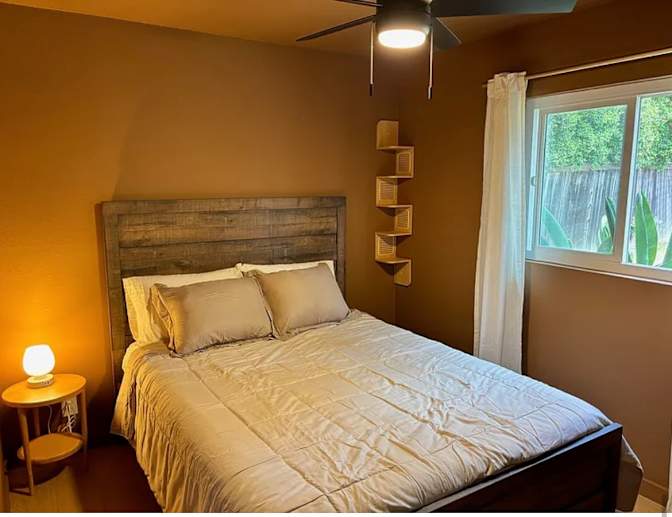 AnOasisAwsits's room
