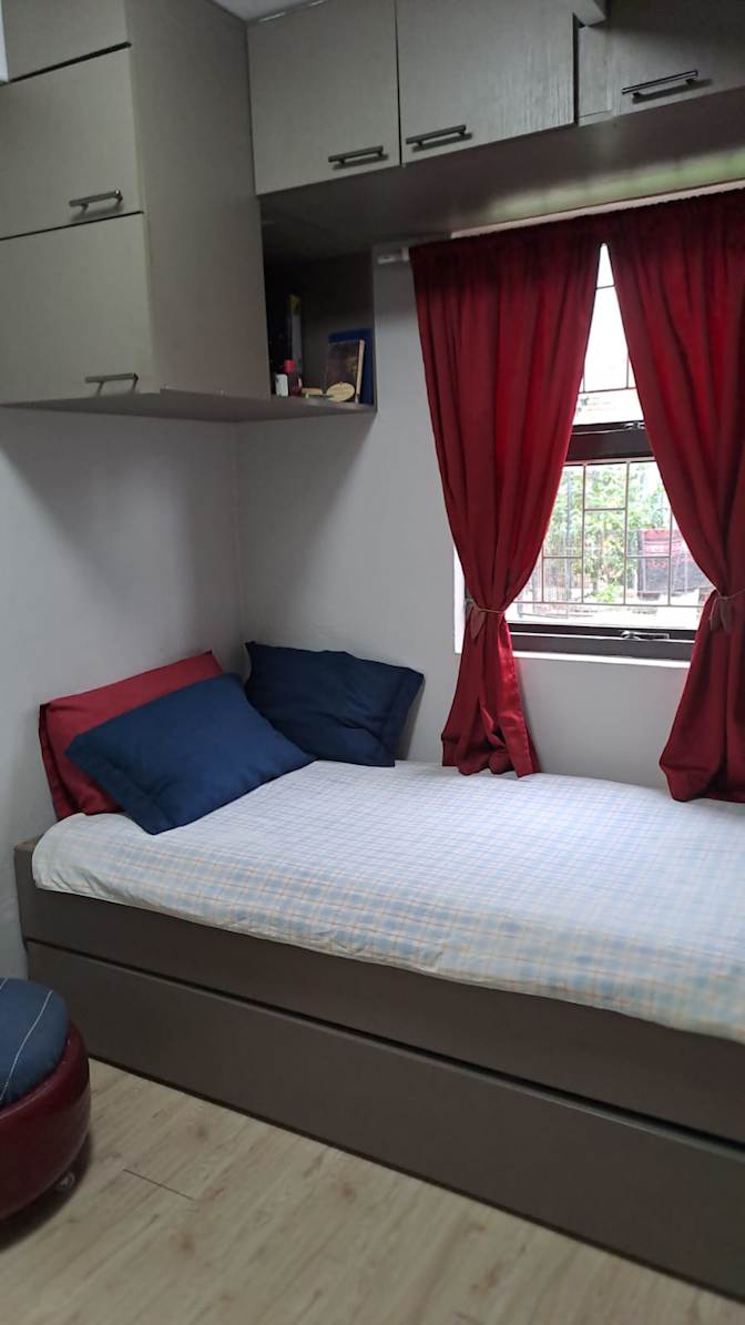Aneesa van Der fort's room