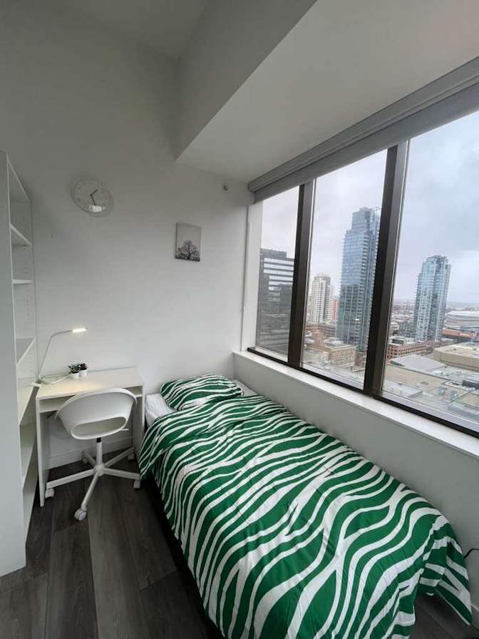 Ozge Simsek's room
