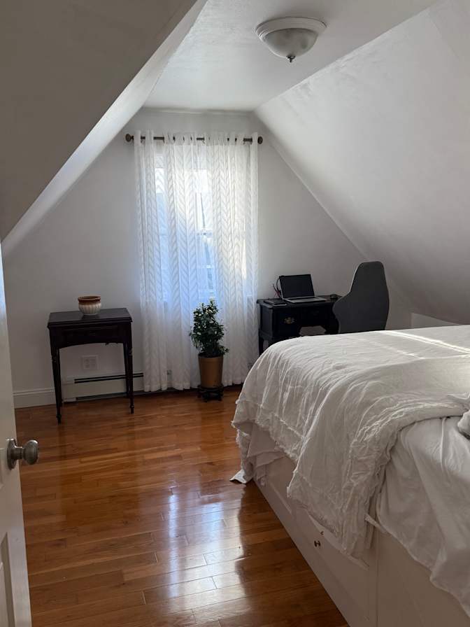 Yoya Henriquez's room