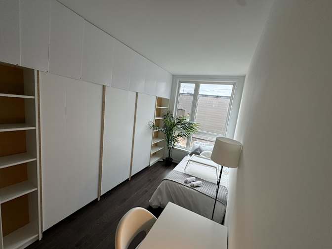 Housingfouryou's room