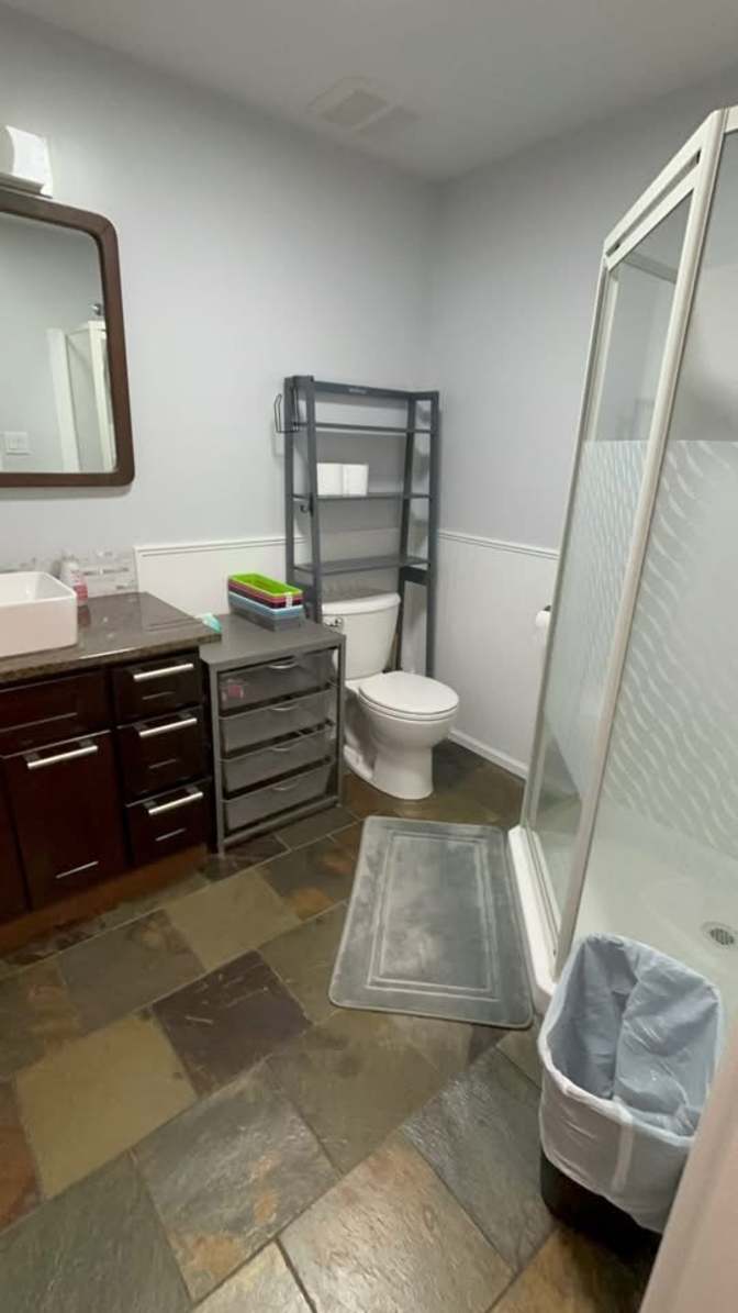 Lakefront Living's room