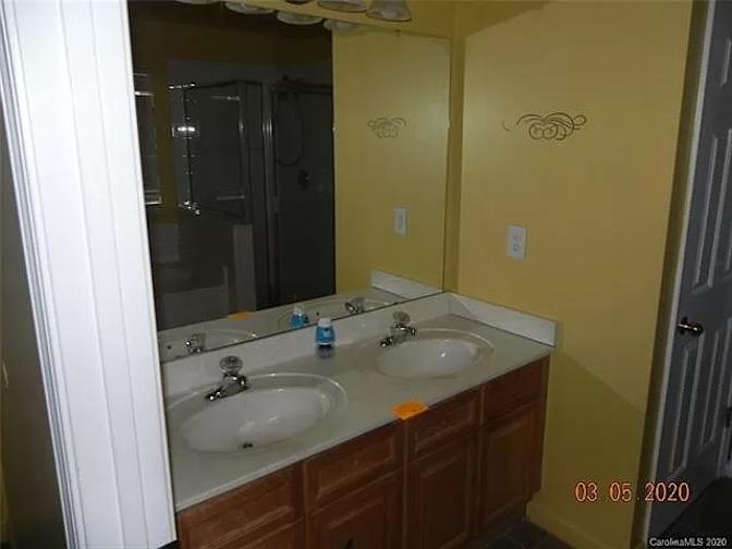 Alcove Rooms's room